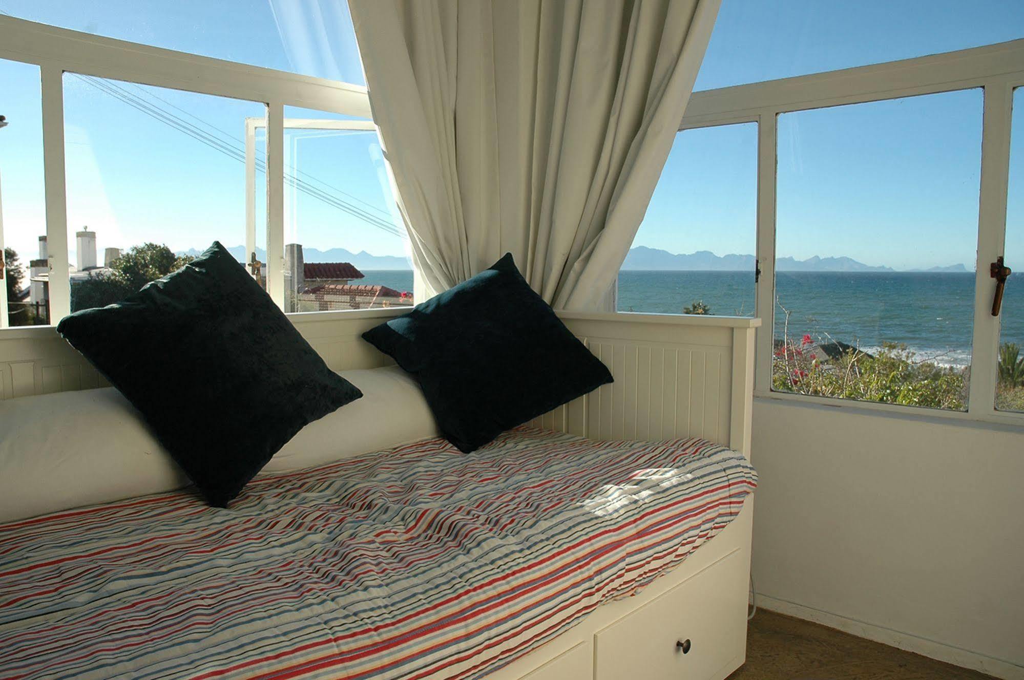 Blue On Blue Bed And Breakfast St James Bagian luar foto
